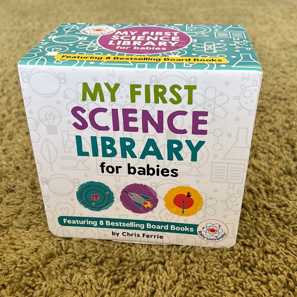 𝅺8 Board Book Box Set My First Science Library